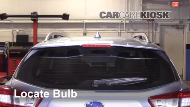 2017 Subaru Impreza Limited 2.0L 4 Cyl. Hatchback Luces Luz de freno central (reemplazar foco)